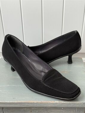 Stuart Weitzman Women's Black Kitten Heel Loafers Size 9